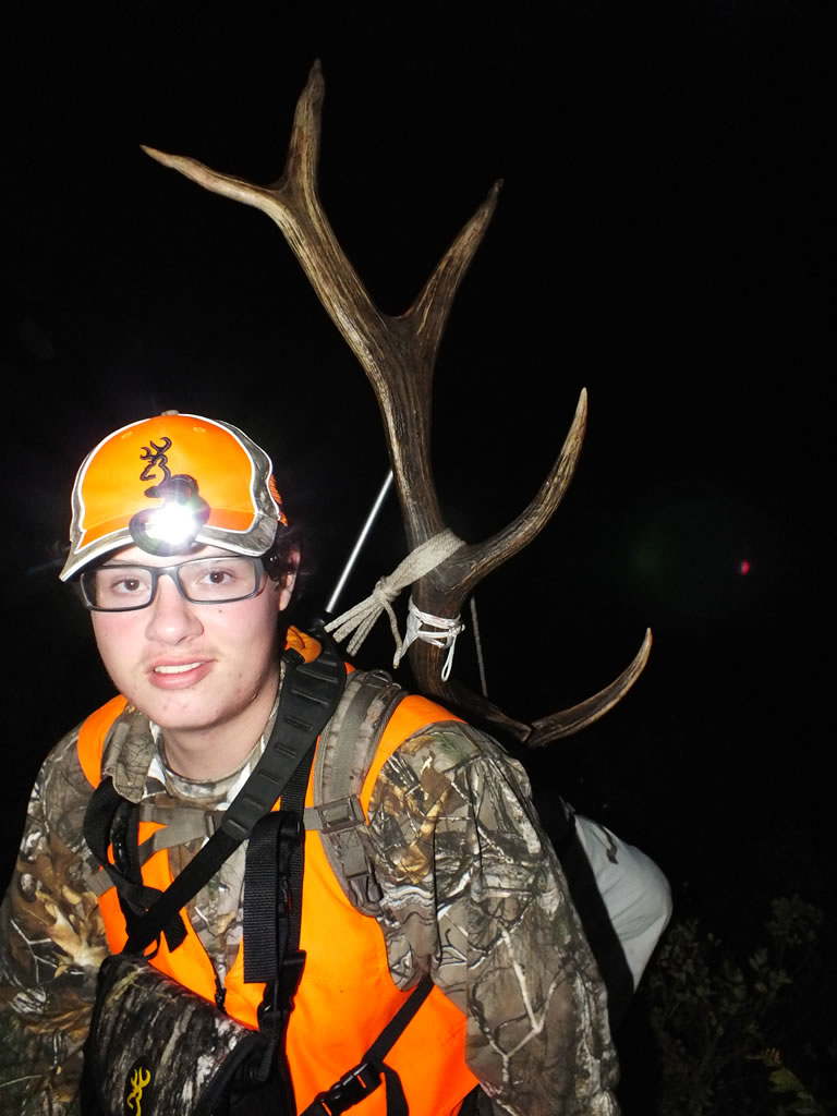 Dallen packing elk head