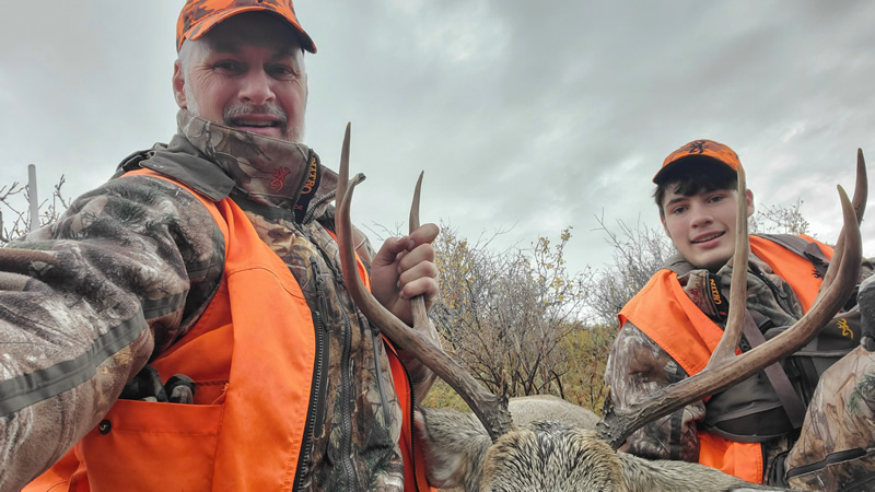 DIY Hunter 2021 mule deer buck.